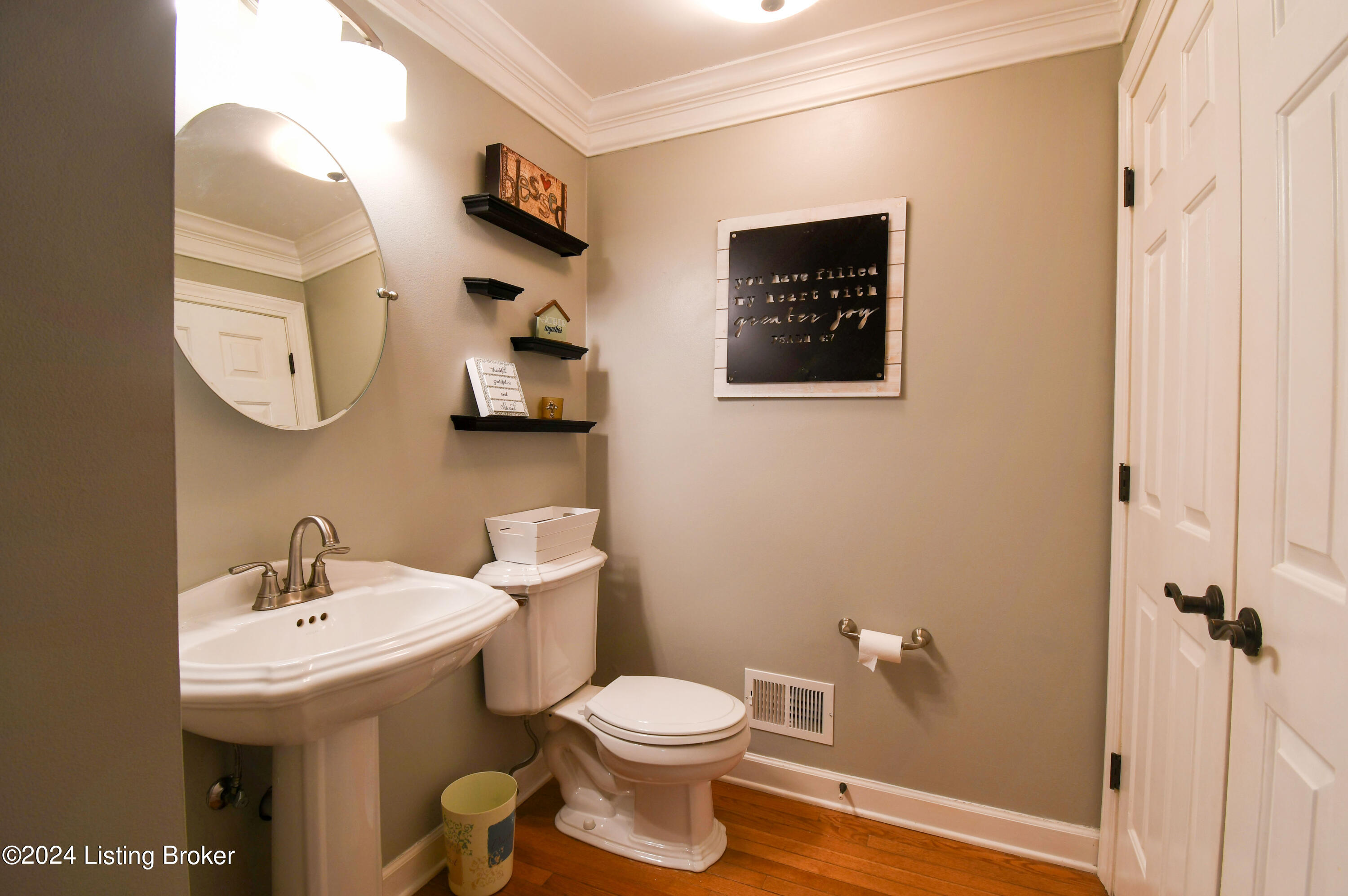 1911 Landing Road Prospect, KY 40059 - Photo 8 of 35 Bathroom 1-1