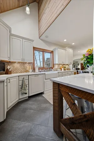 a view of an entryway with a workspace