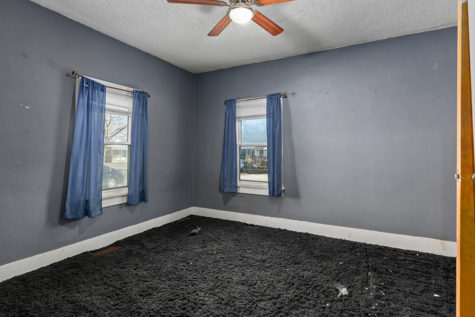 711 South Franklin Street Litchfield, IL 62056 - Photo 14 of 22 an empty room with a window