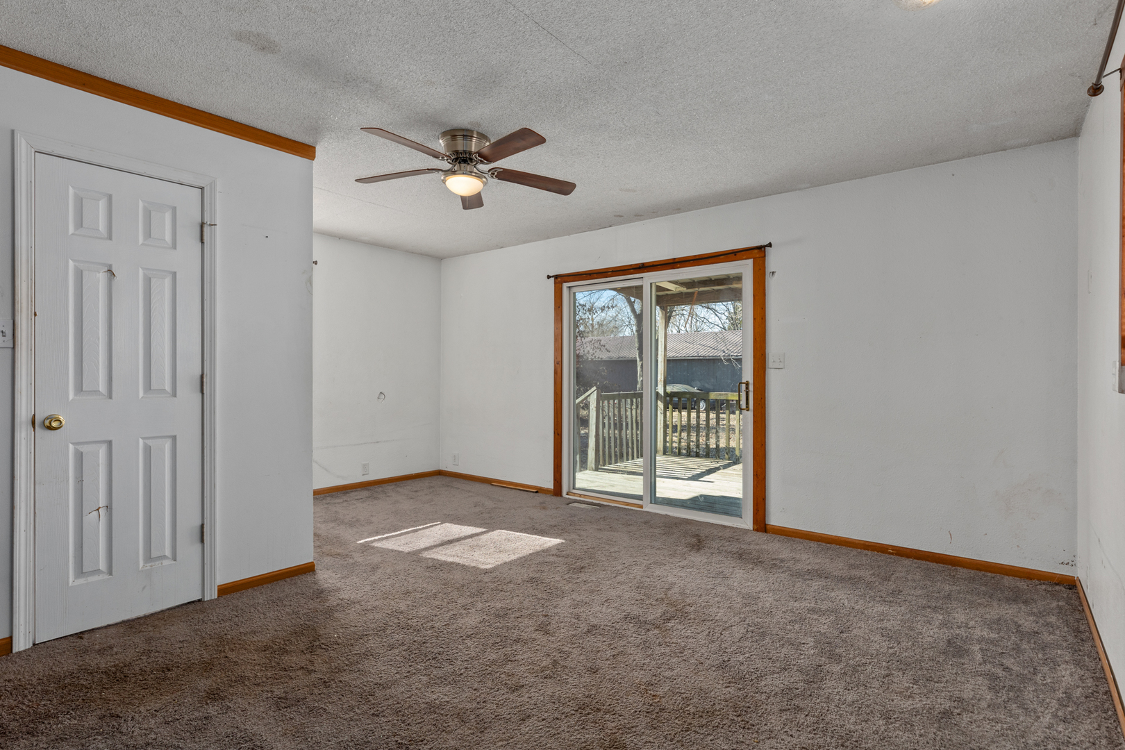 711 South Franklin Street Litchfield, IL 62056 - Photo 19 of 22 a view of an empty room with a window