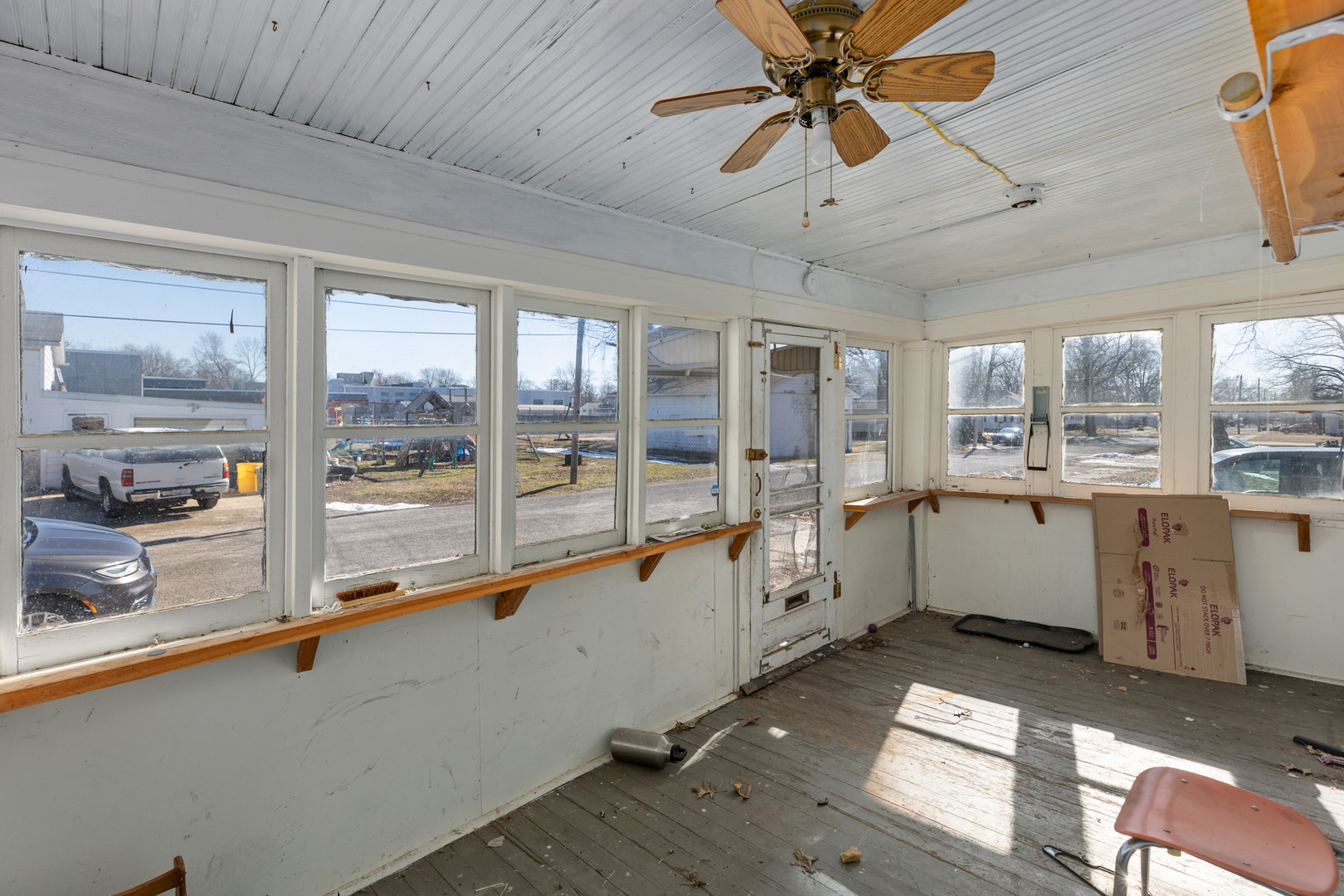 711 South Franklin Street Litchfield, IL 62056 - Photo 5 of 22 a large white kitchen with a large window