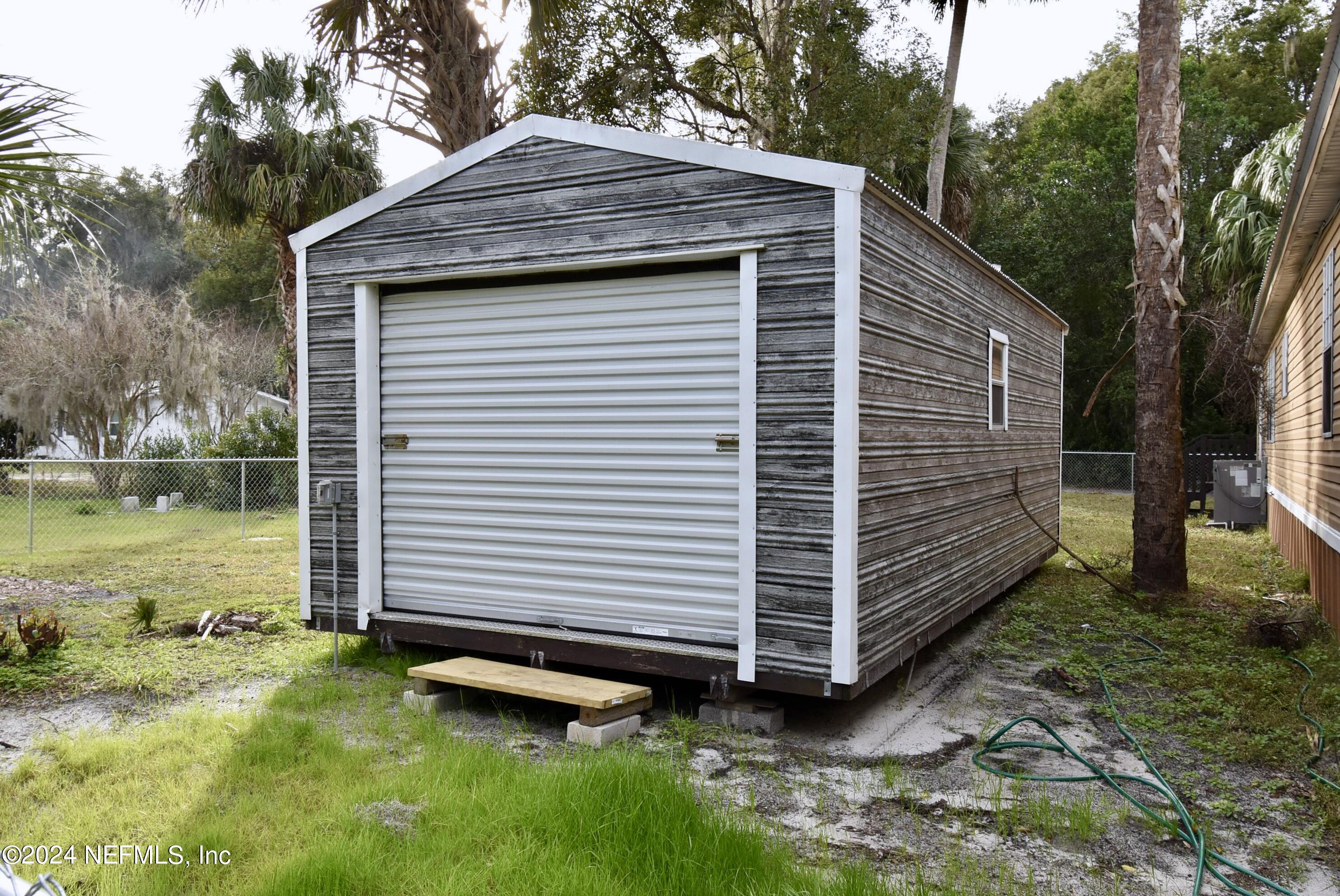 989 Shell Street Welaka, FL 32193 - Photo 5 of 34 a view of a house with a yard