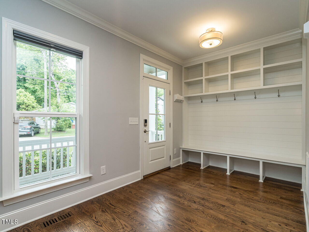 1506 East Jones Street Raleigh, NC 27610 - Photo 4 of 35 004-1280x960-entry-foyer