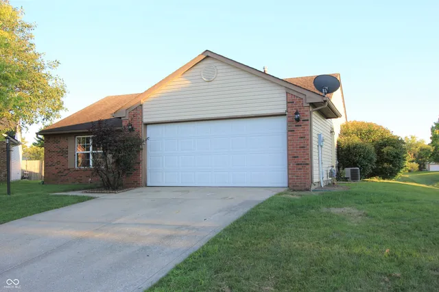 $262,000 | 12221 Tallowtree Court, Indianapolis, IN 46236