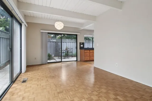 $5,200 | 916 Menlo Avenue, Menlo Park, CA 94025