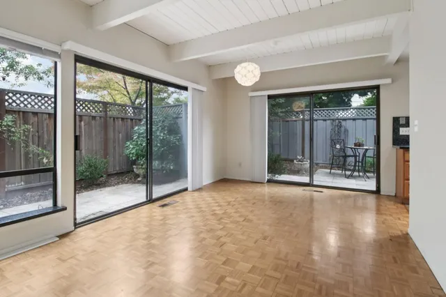 $5,200 | 916 Menlo Avenue, Menlo Park, CA 94025