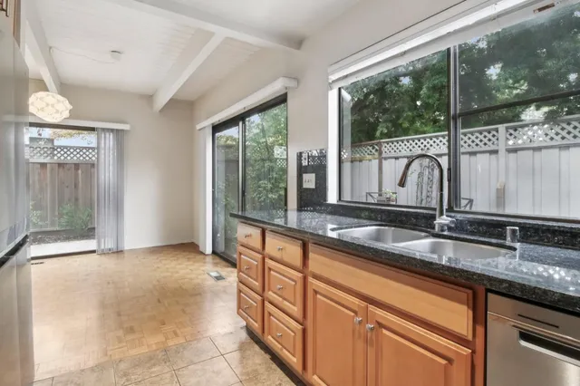 $5,200 | 916 Menlo Avenue, Menlo Park, CA 94025