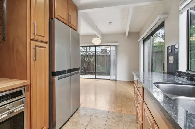$5,200 | 916 Menlo Avenue, Menlo Park, CA 94025