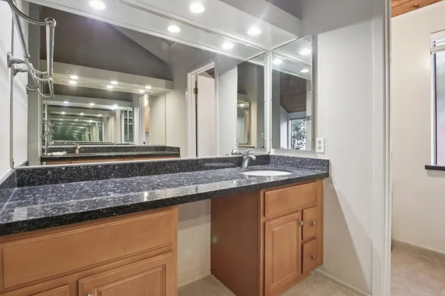 $5,200 | 916 Menlo Avenue, Menlo Park, CA 94025