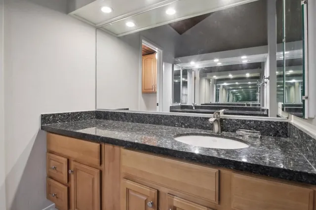 $5,200 | 916 Menlo Avenue, Menlo Park, CA 94025