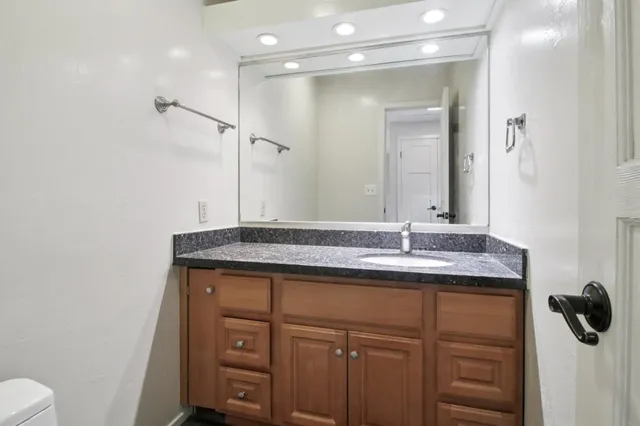 $5,200 | 916 Menlo Avenue, Menlo Park, CA 94025