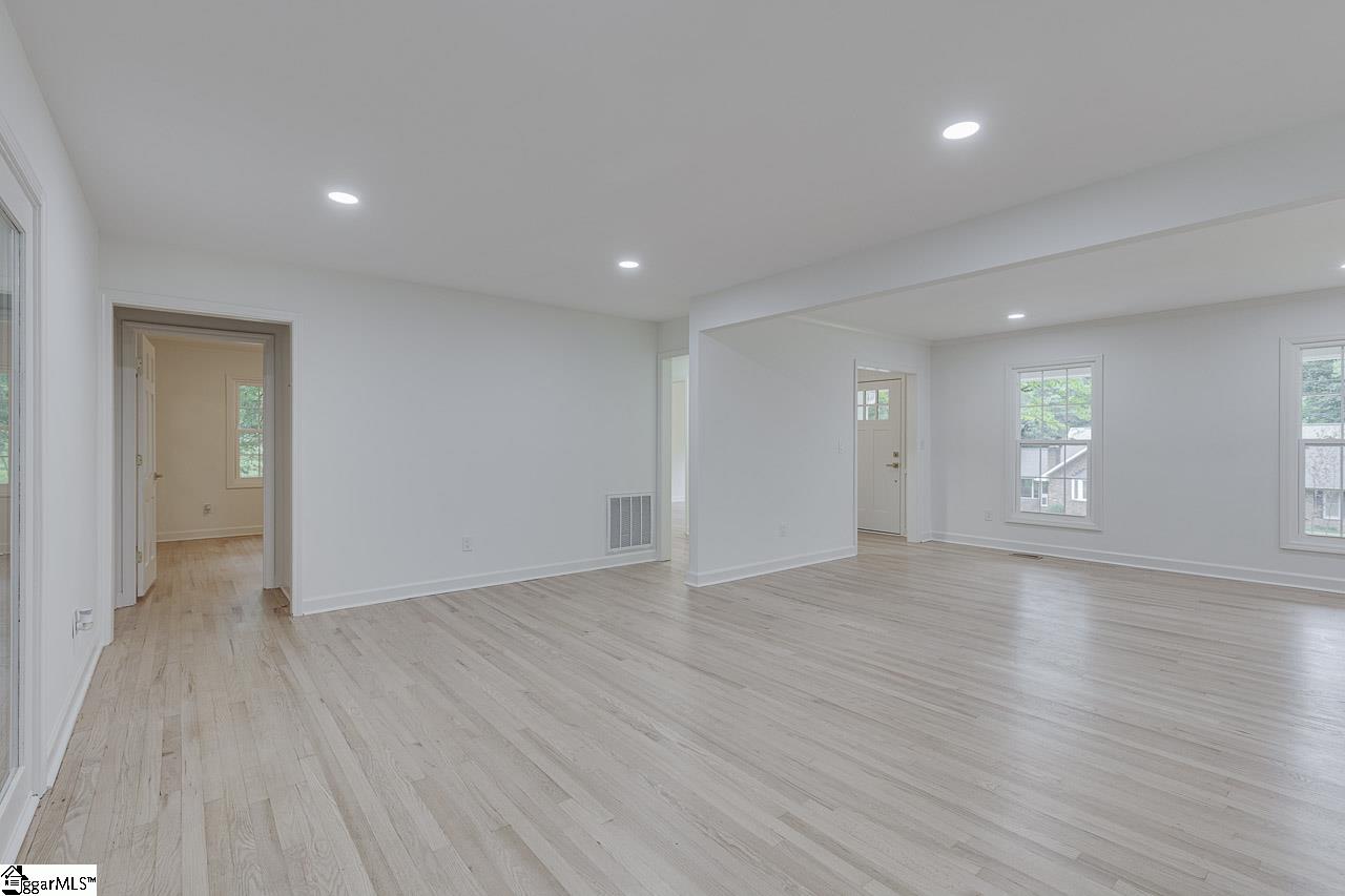 515 Trinity Way Greenville, SC 29617 - Photo 8 of 36 Gallery Image 8