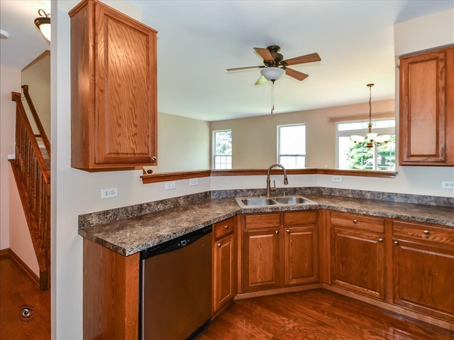 1910 West Cobblestone Road Romeoville, IL 60446 - Photo 8 of 25