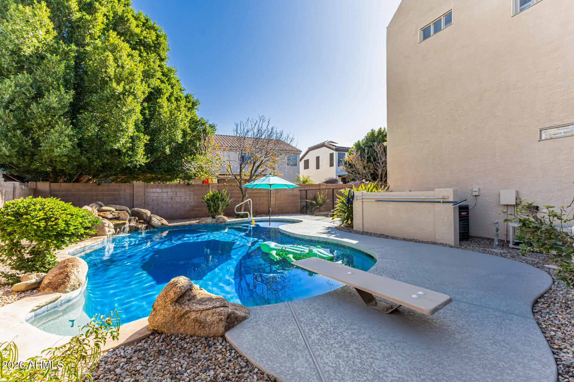 1099 South Justine Court Gilbert, AZ 85296 - Photo 42 of 60 a view of a backyard with swimming pool