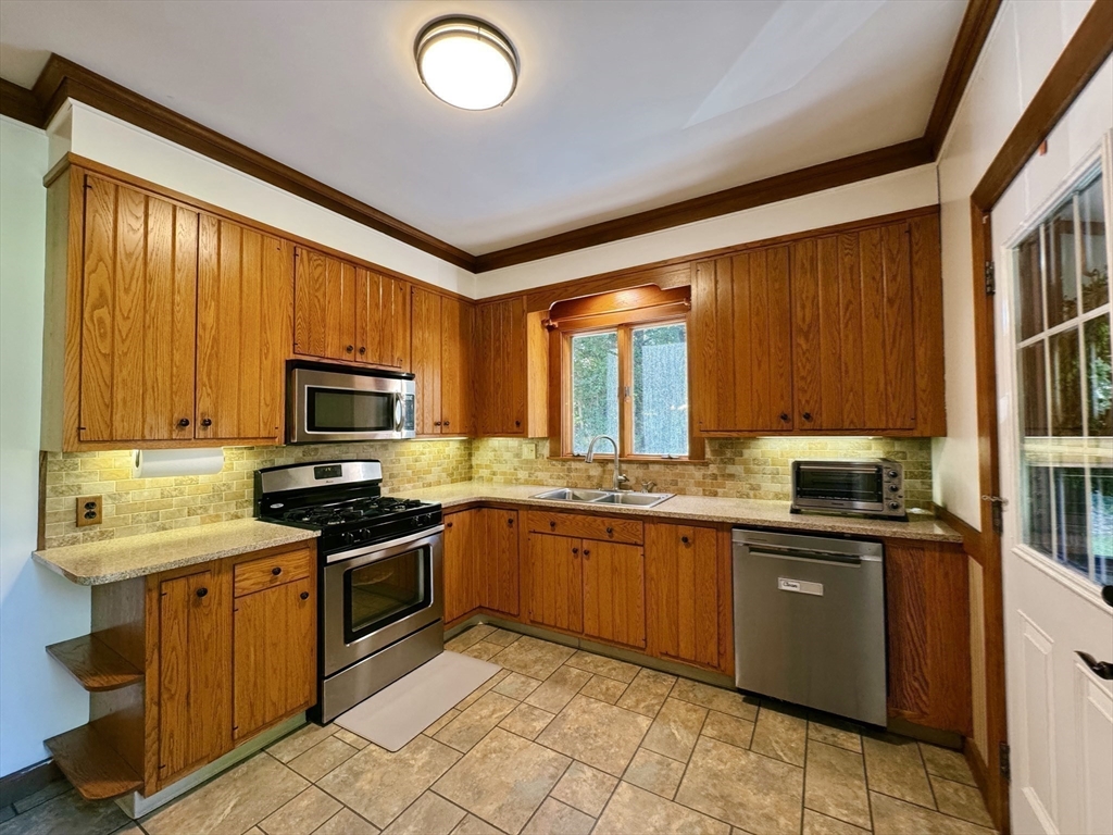 169 Palmer Road Monson, MA 01057 - Photo 17 of 33