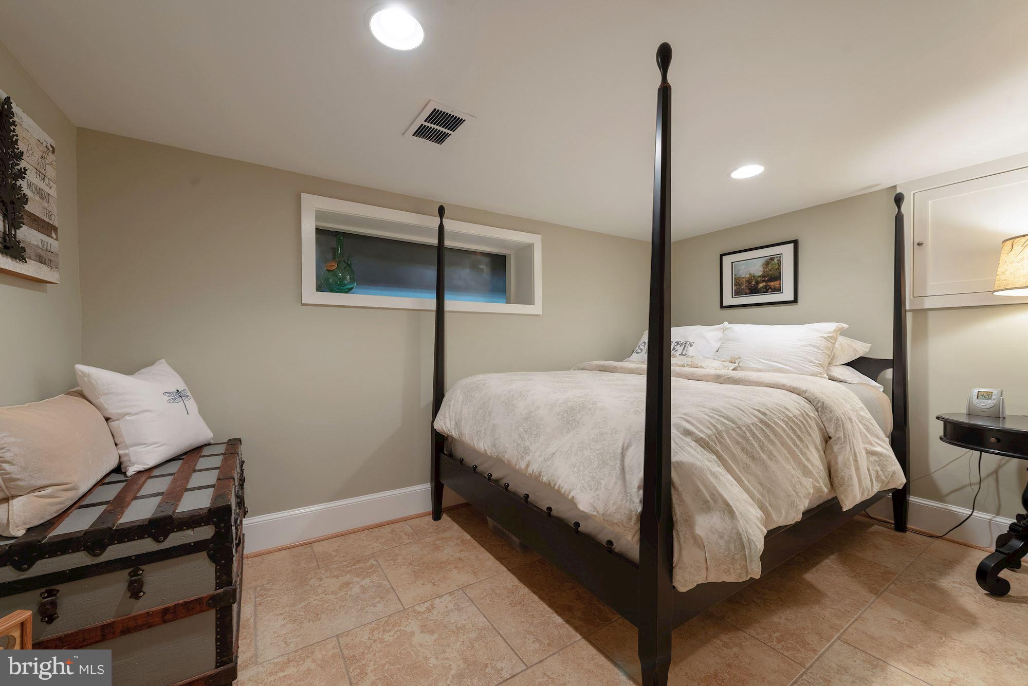7510 Clifton Road Clifton, VA 20124 - Photo 22 of 30 Lower level bonus room is great for guests.