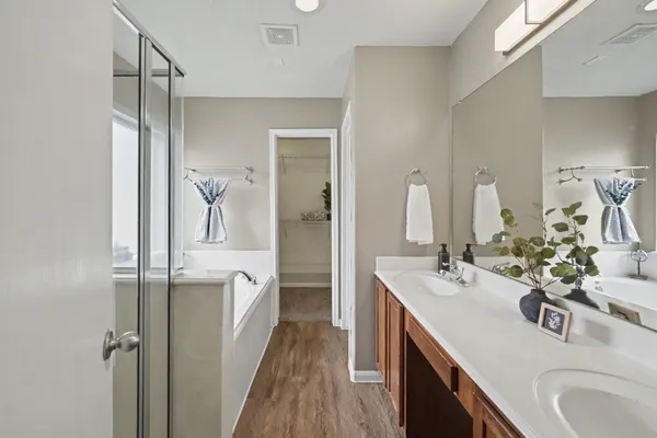 $2,200 | 10235 Mills Run Drive, Houston, TX 77070