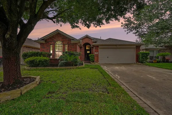 $2,100 | 10235 Mills Run Drive, Houston, TX 77070