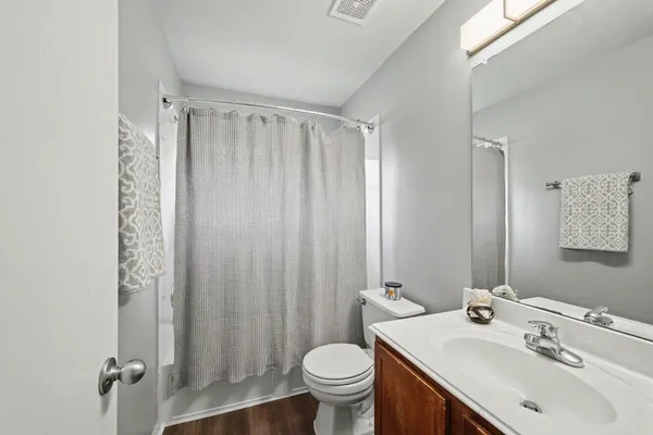 $2,100 | 10235 Mills Run Drive, Houston, TX 77070