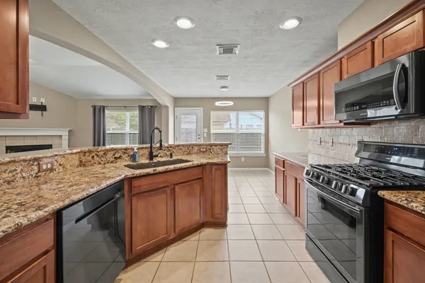 $2,200 | 10235 Mills Run Drive, Houston, TX 77070