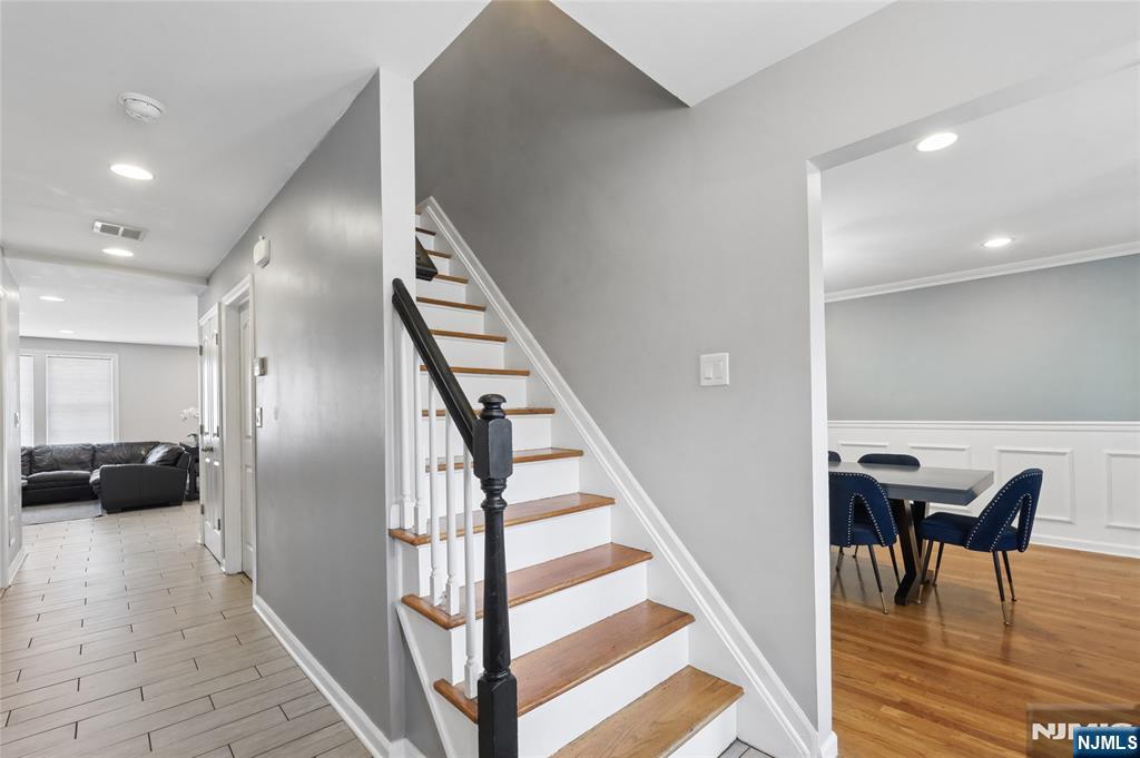 135 Rector Court Bergenfield, NJ 07621 - Photo 13 of 34