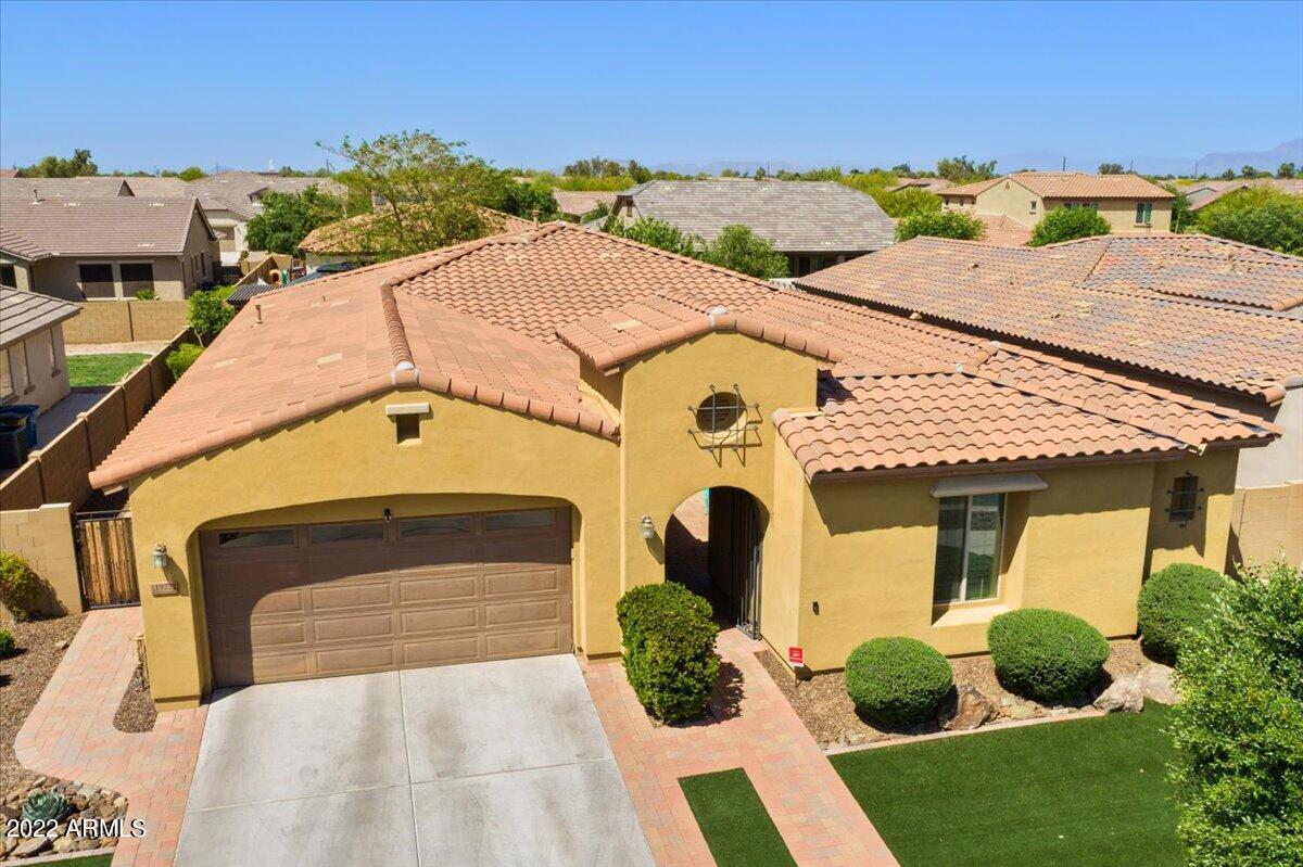 19772 Walnut Road Queen Creek, AZ 85142 - Photo 27 of 32 Turf Front Yard