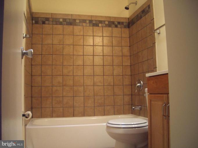 4808 Greencrest Road Baltimore, MD 21206 - Photo 11 of 16 Bath #1