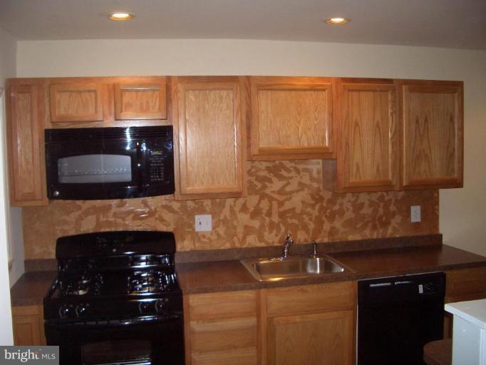 4808 Greencrest Road Baltimore, MD 21206 - Photo 7 of 16 Kitchen
