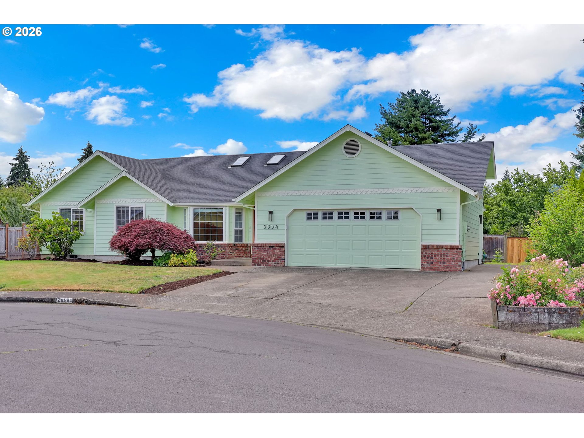 2954 Brett Loop Eugene, OR 97404 - Photo 2 of 46