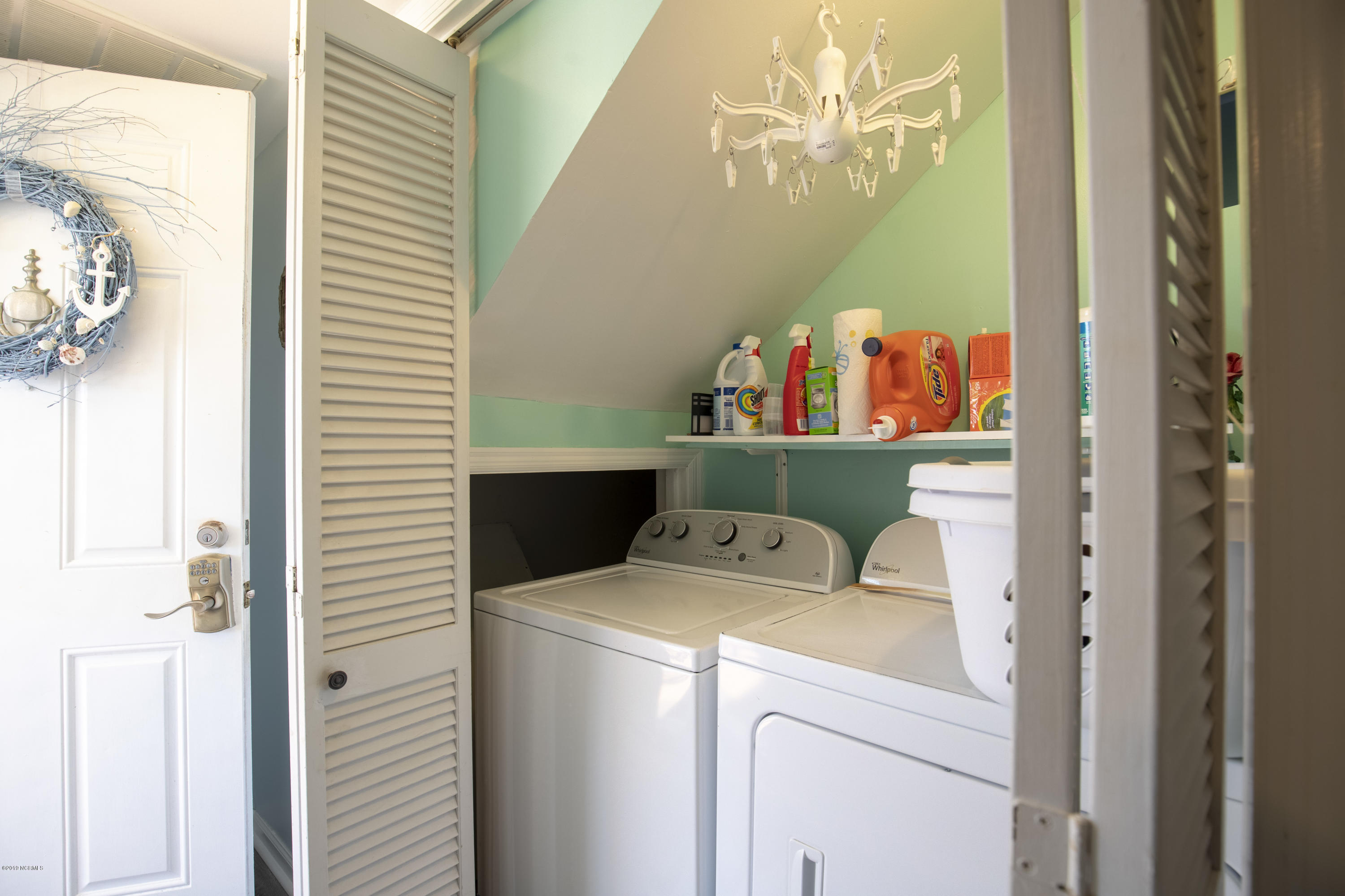 1847 New River Inlet Road North Topsail Beach, NC 28460 - Photo 22 of 42 1847 NRIR - Interiors - 22 -HDR