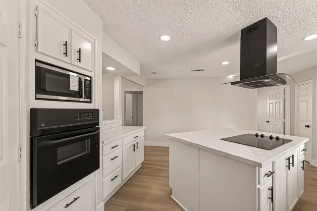 $286,900 | 7427 Willow Oak Drive, Baytown, TX 77521