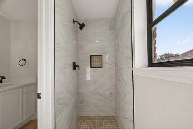 $286,900 | 7427 Willow Oak Drive, Baytown, TX 77521