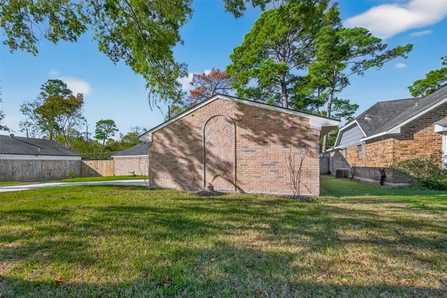 $286,900 | 7427 Willow Oak Drive, Baytown, TX 77521