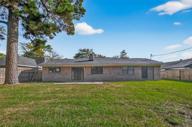 $286,900 | 7427 Willow Oak Drive, Baytown, TX 77521