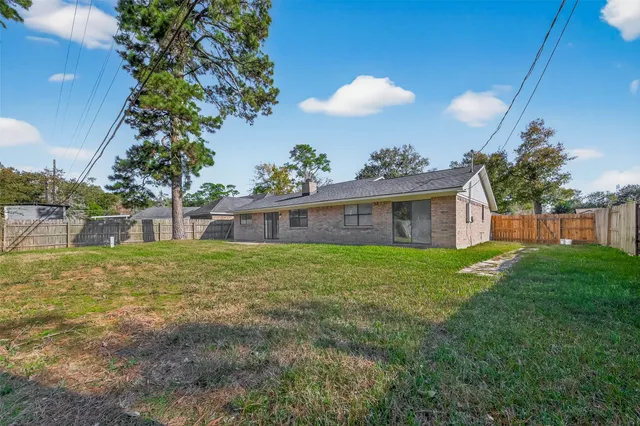 $286,900 | 7427 Willow Oak Drive, Baytown, TX 77521