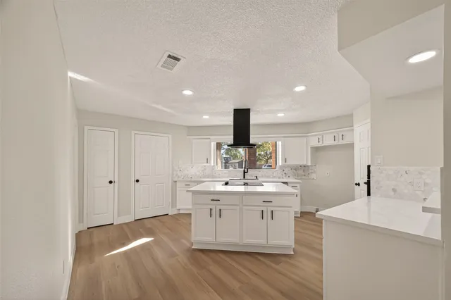 $286,900 | 7427 Willow Oak Drive, Baytown, TX 77521