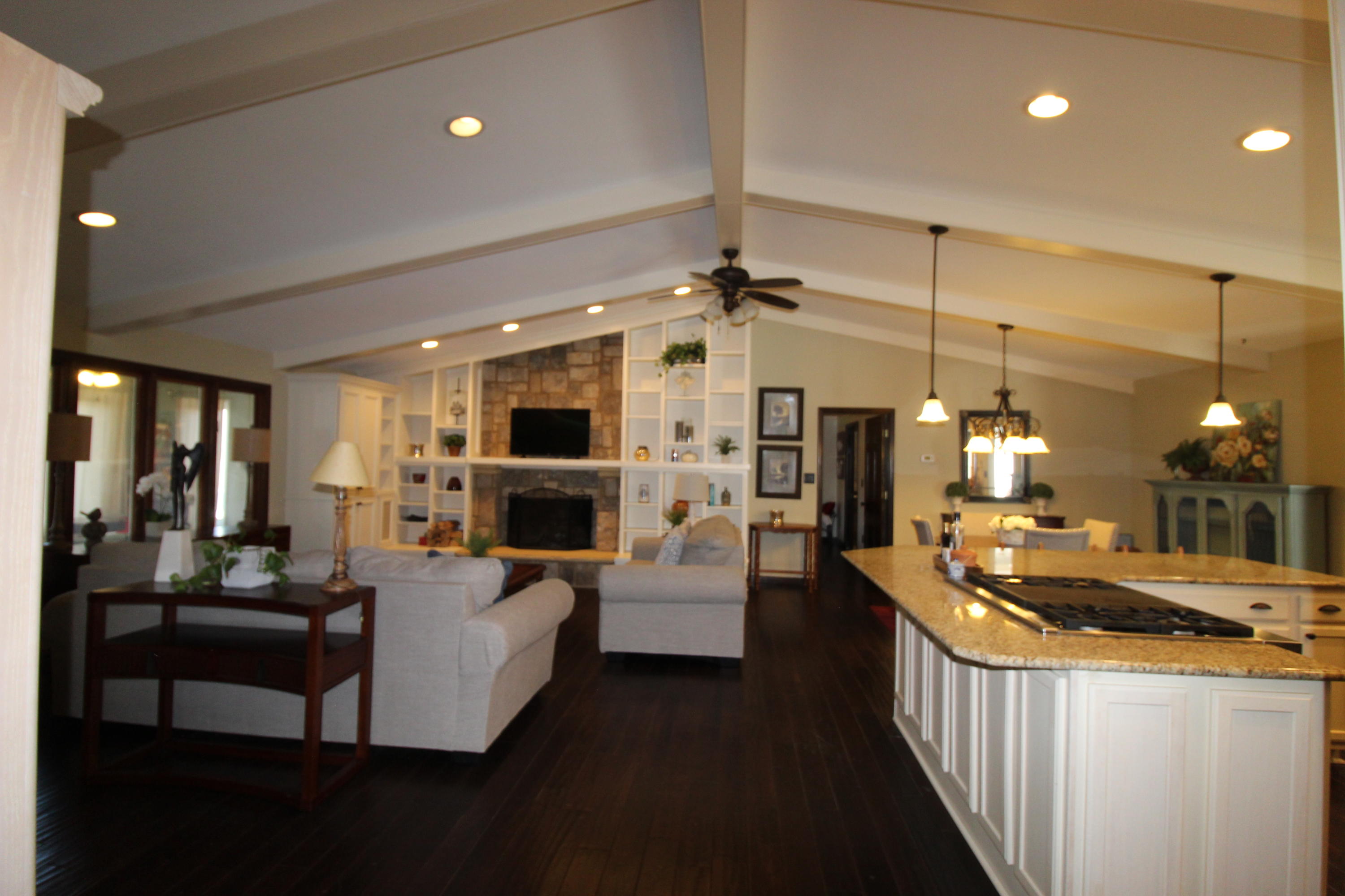 826 Alcoa Road Alcoa, TN 37701 - Photo 4 of 34 Beautiful Granite Kitchen