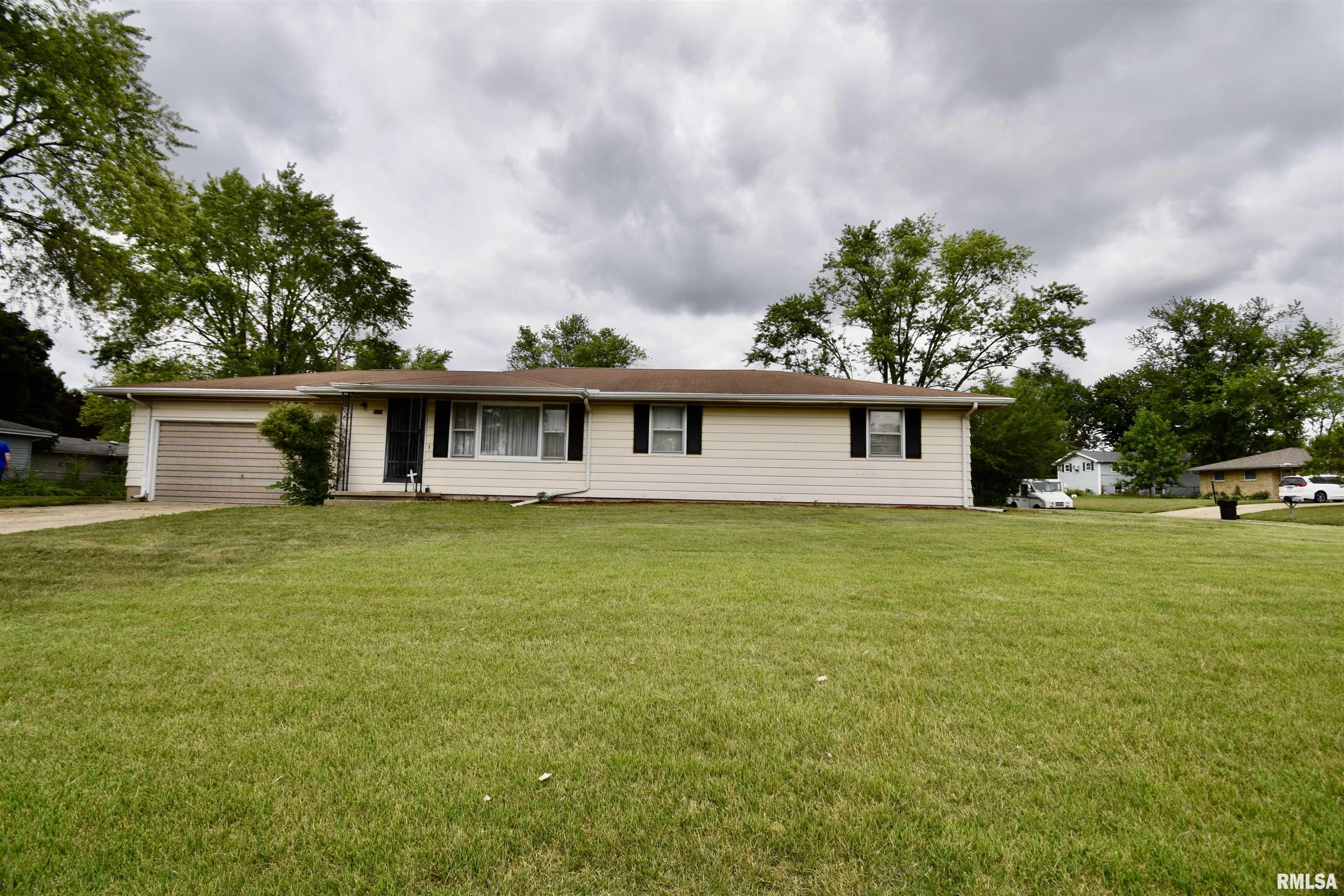 2271 Robin Road Washington, IL 61571 - Photo 1 of 23 Gallery Image 1
