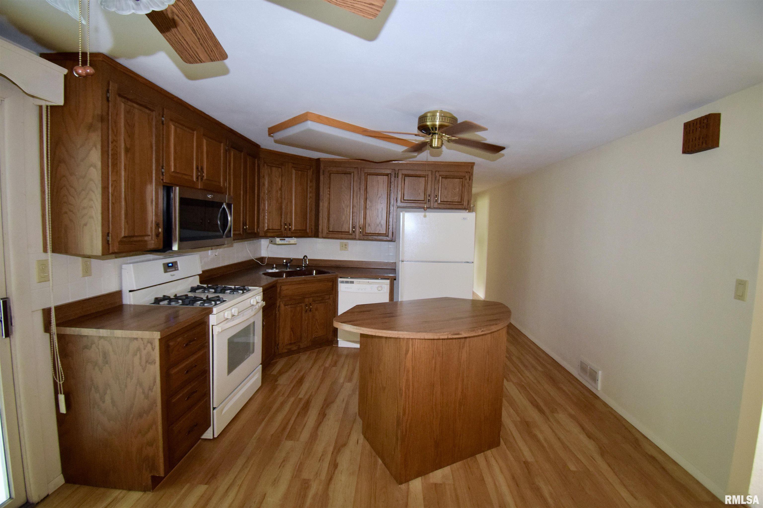2271 Robin Road Washington, IL 61571 - Photo 4 of 23 Gallery Image 4