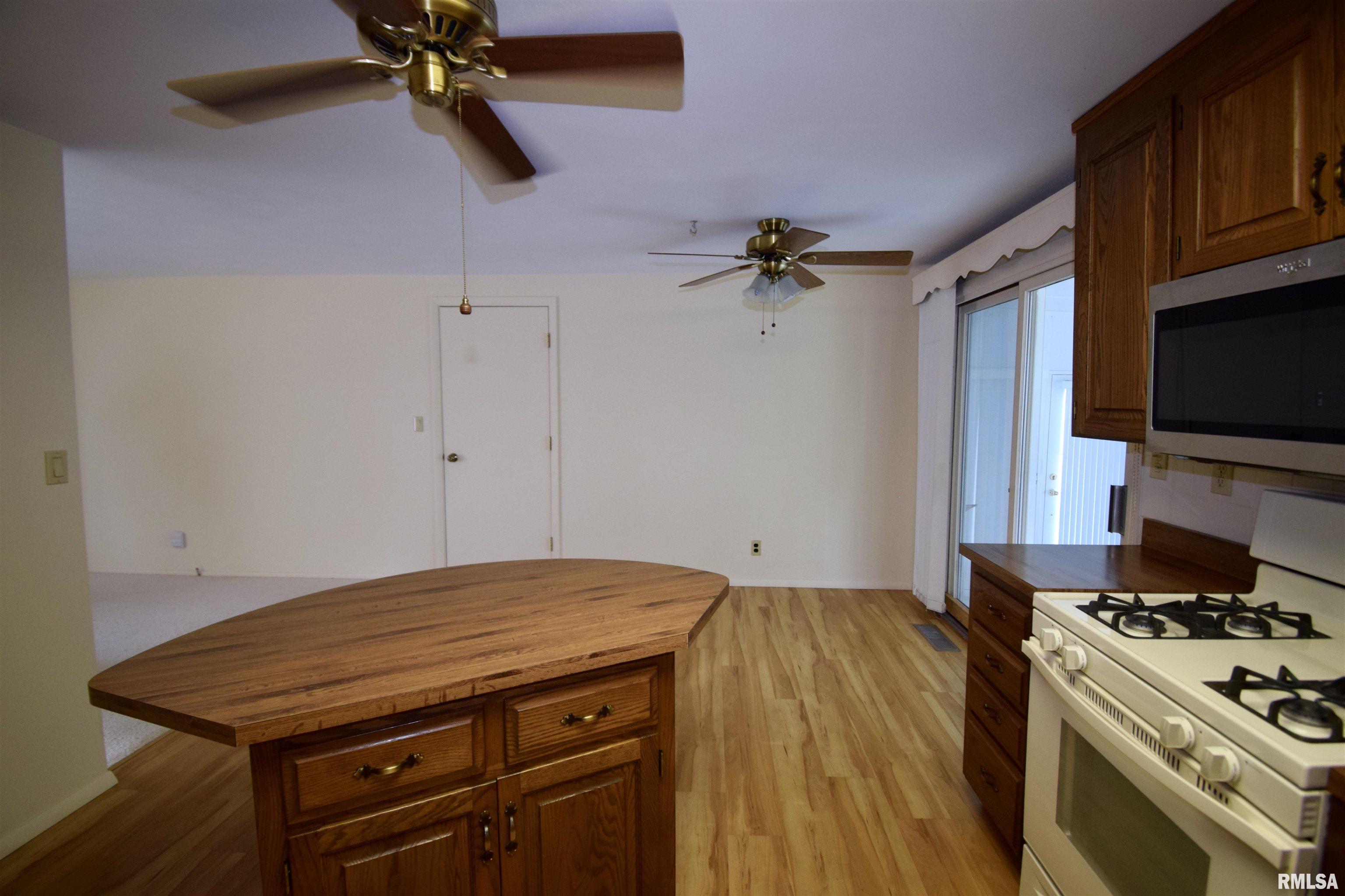2271 Robin Road Washington, IL 61571 - Photo 5 of 23 Gallery Image 5