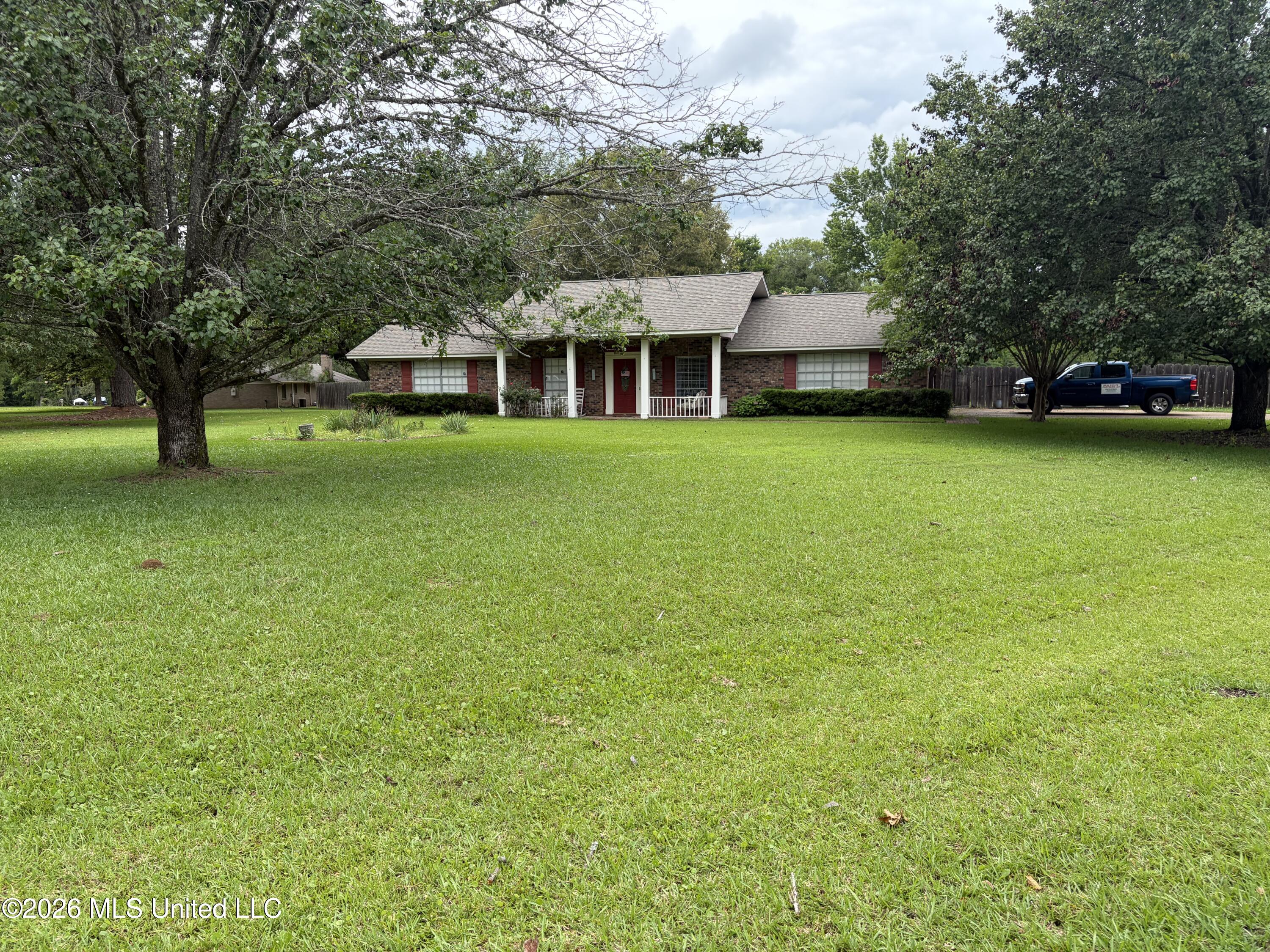 23 Nelson Circle Jackson, MS 39212 - Photo 3 of 28 IMG_1740 (1)