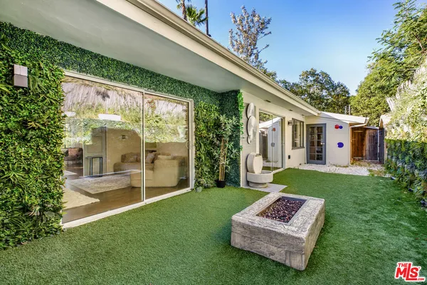 $7,995 | 9549 Dalegrove Drive, Beverly Hills, CA 90210