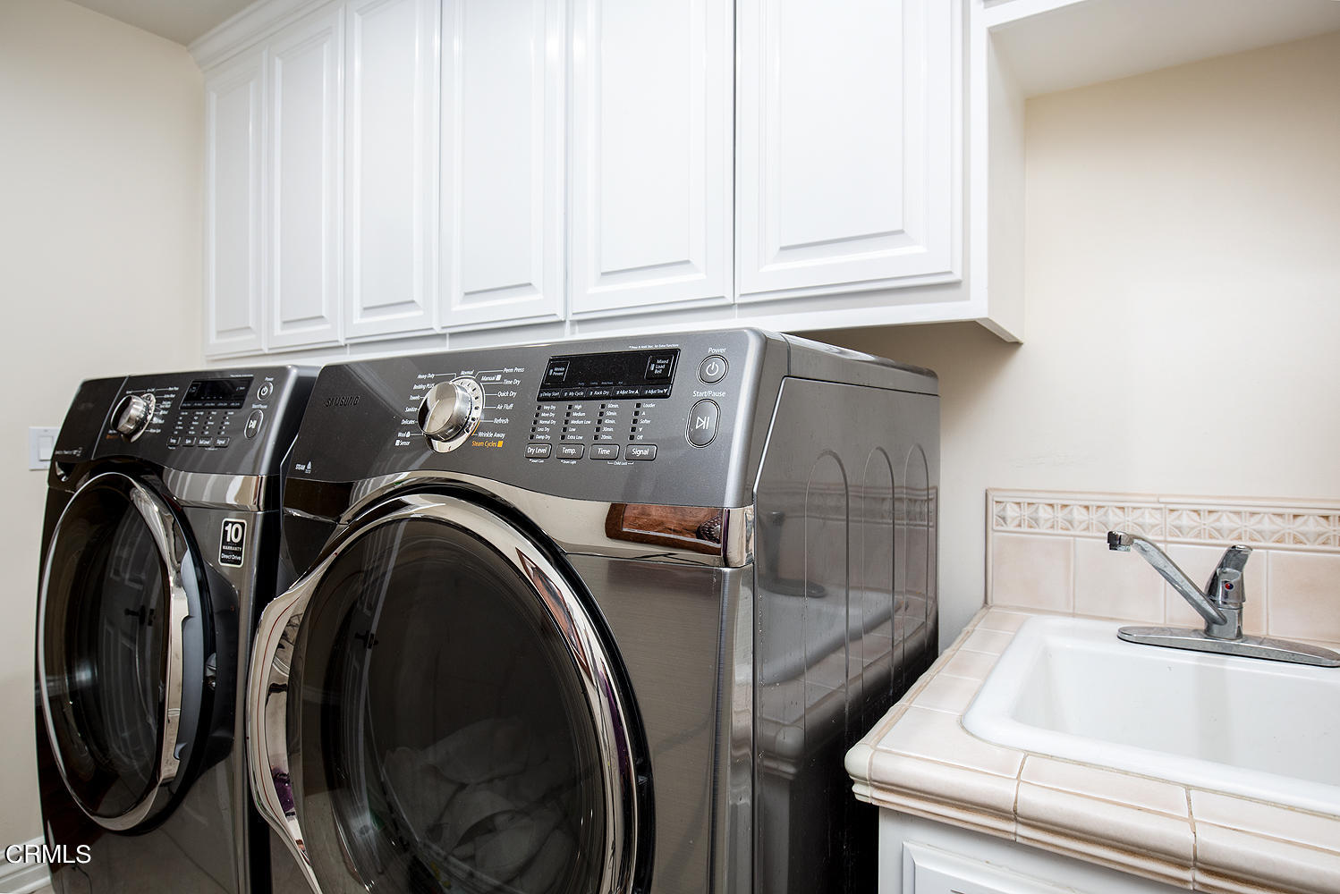 4535 Lone Pine Lane La Canada Flintridge, CA 91011 - Photo 28 of 62 a utility room with dryer and washer