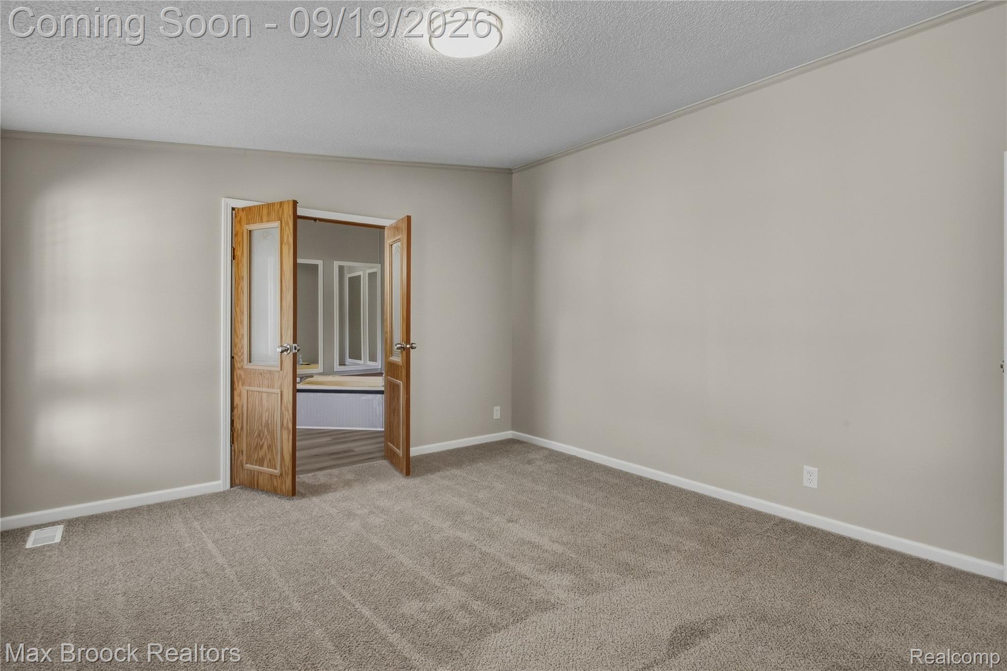 2267 Howe Road Burton, MI 48519 - Photo 29 of 68 IMG_2825.JPG