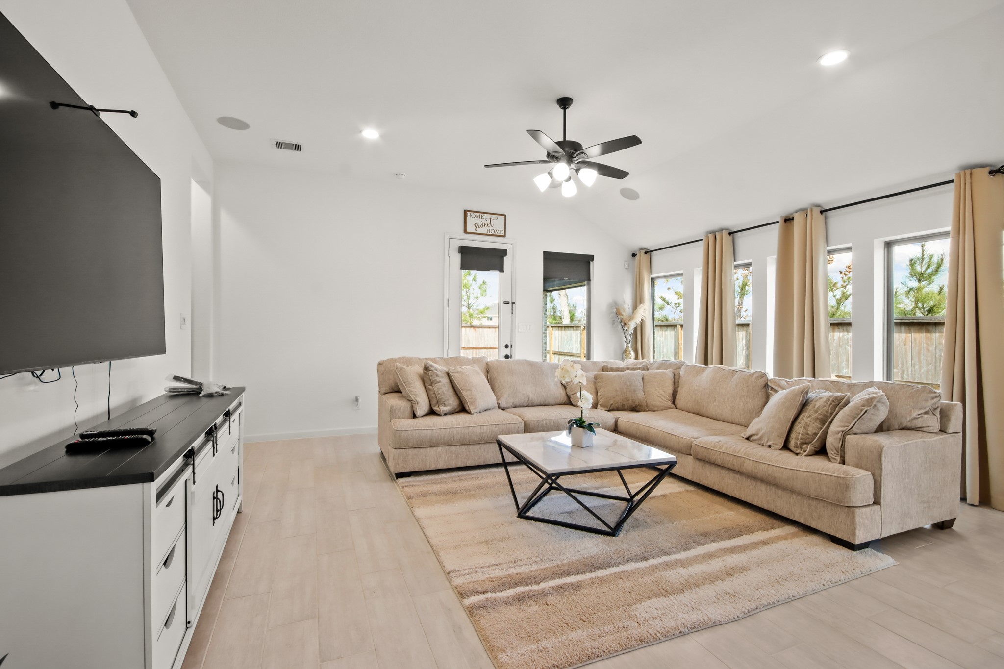 906 Sendero Trail Conroe, TX 77304 - Photo 11 of 37