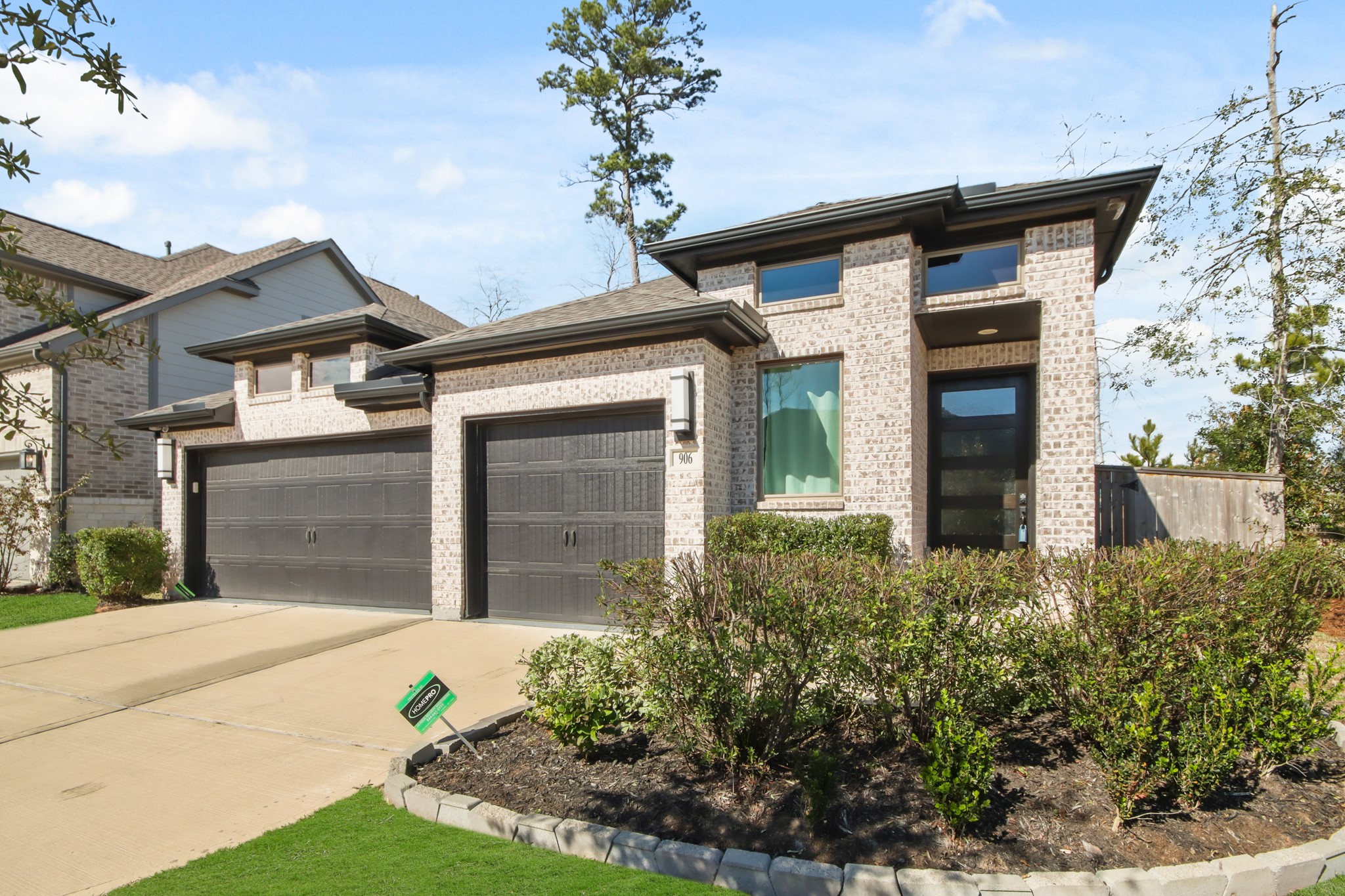 906 Sendero Trail Conroe, TX 77304 - Photo 2 of 37