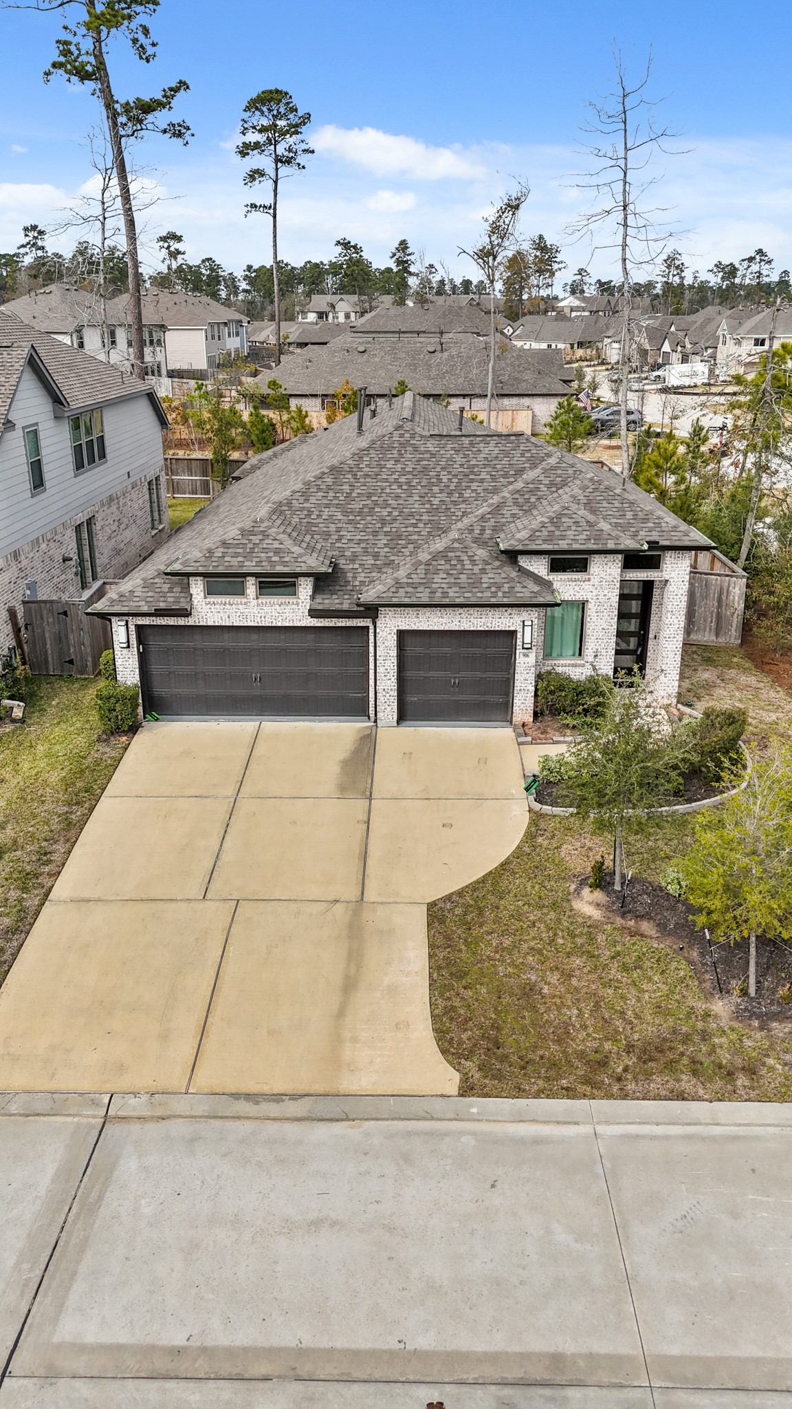 906 Sendero Trail Conroe, TX 77304 - Photo 3 of 37