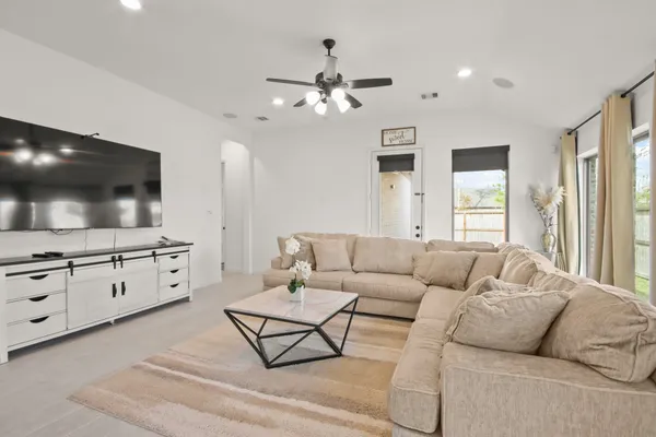 $3,000 | 906 Sendero Trail, Conroe, TX 77304