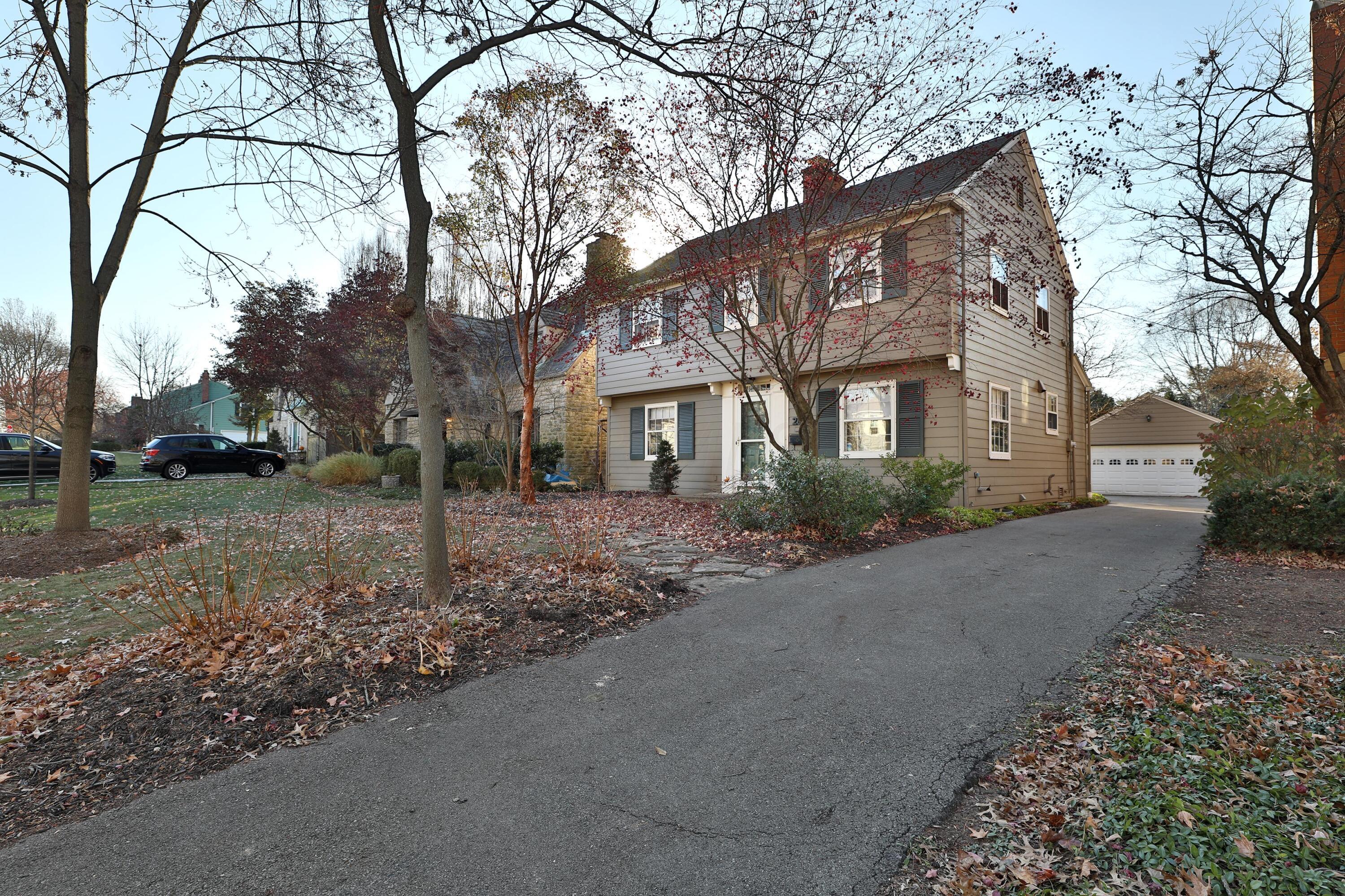 207 West Cooke Road Columbus, OH 43214 - Photo 2 of 33 207-W-Cooke-02