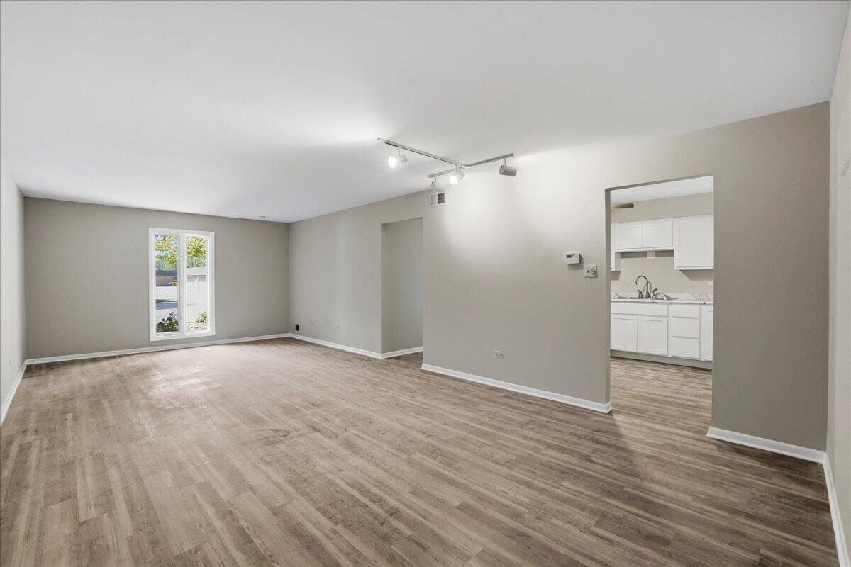 405 Old Stone Road, Unit E4 Munster, IN 46321 - Photo 7 of 25 1200x800